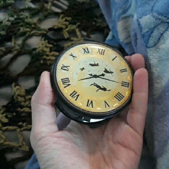 Round Black Compact Mirror - Picture 2 of 4